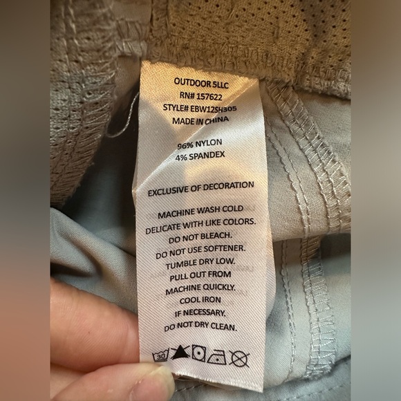 Eddie Bauer Women's Casual Light Khaki Shorts- size 12 - Picture 3 of 4